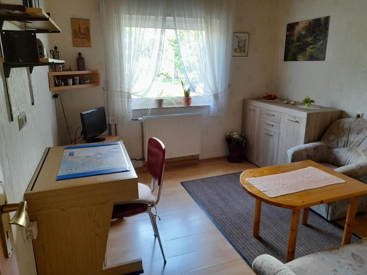 Ferienwohnung Woelbert Altendiez エクステリア 写真